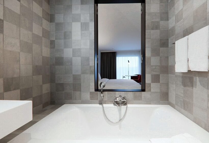 Номер Премиум, Radisson Blu Hotel, Bruges