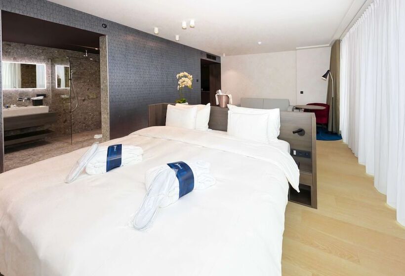 Люкс, Radisson Blu Hotel, Bruges