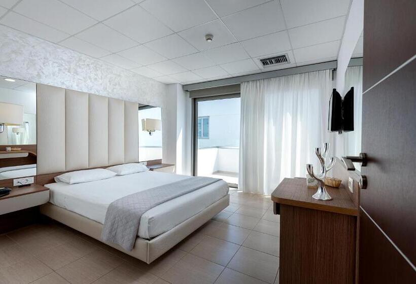 Номер Стандарт Боковой Вид на Море, Royal Bay Suites