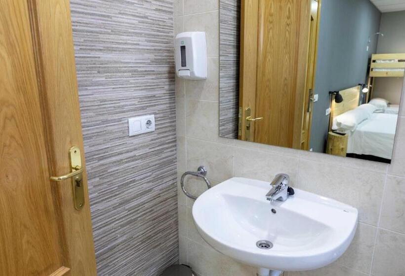 Четырехместный Номер Стандарт, Alda Estella Hostel