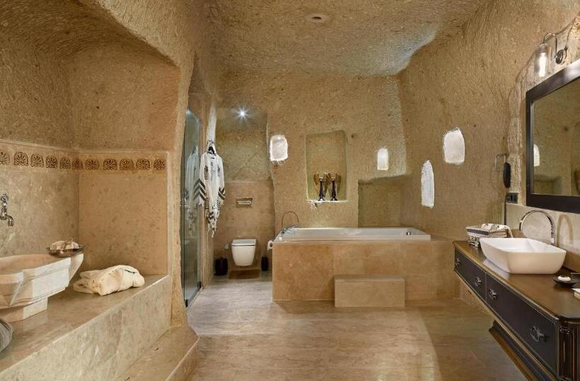 Люкс Кровать Кинг, Seraphim Cave Suites & Spa