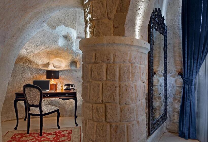 Люкс Кровать Кинг, Seraphim Cave Suites & Spa