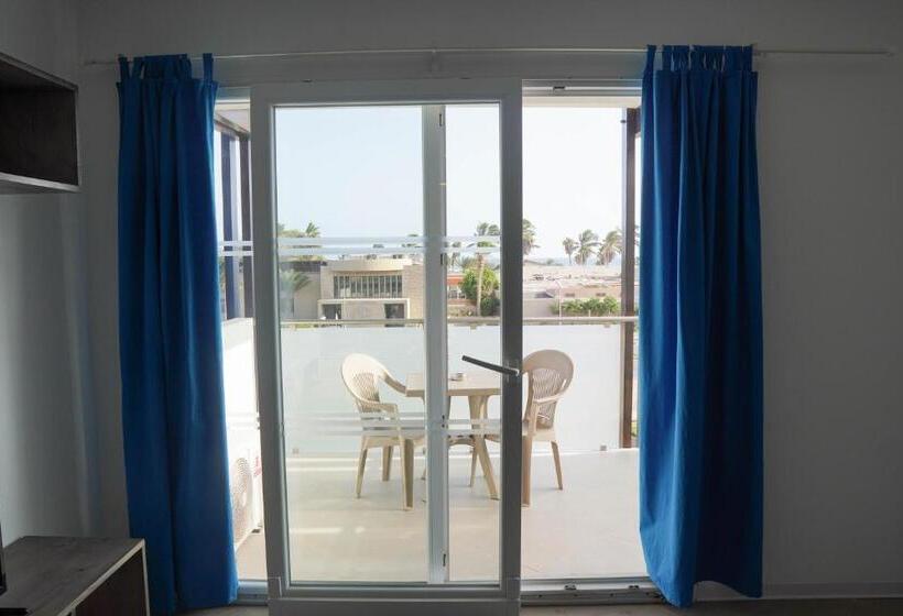 سوییت با چشم‌انداز دریا, Halos Casa Resort