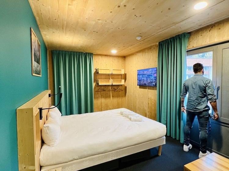 Номер Стандарт, The People Les 2 Alpes