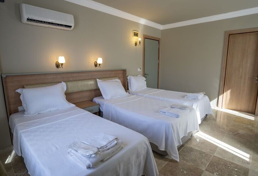 Habitació Triple Deluxe, Ebruli Otel Cunda
