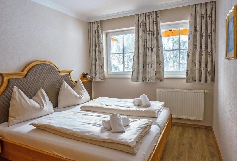Superior suite with balcony, Hubertus Alpine Living