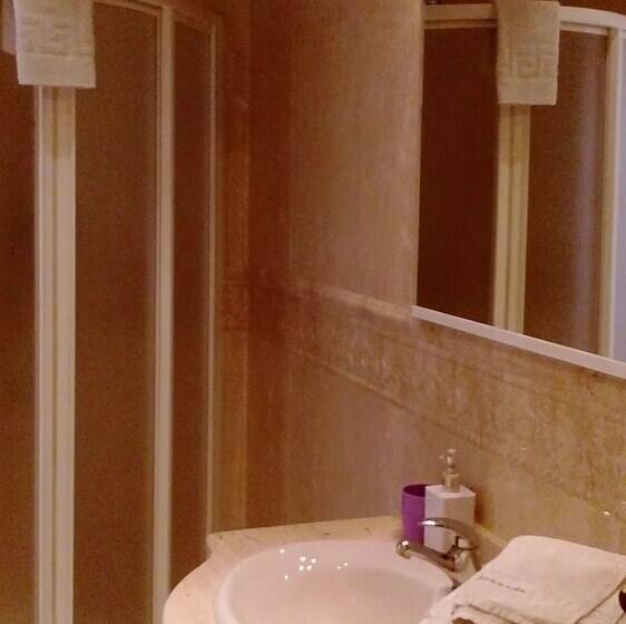 اتاق استاندارد, Hostal Granada