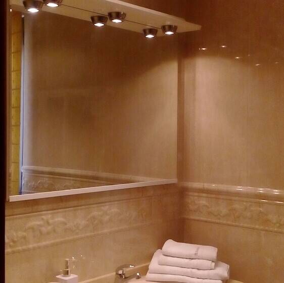 اتاق استاندارد سه نفره, Hostal Granada