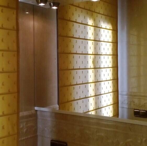 اتاق استاندارد سه نفره, Hostal Granada