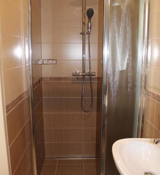 Chambre Triple Standard, Penzion Avena