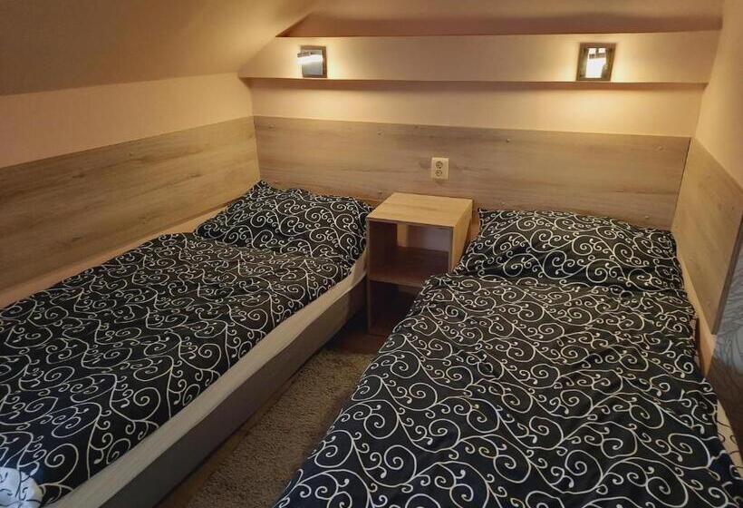 Chambre Quadruple Standard, Penzion Avena