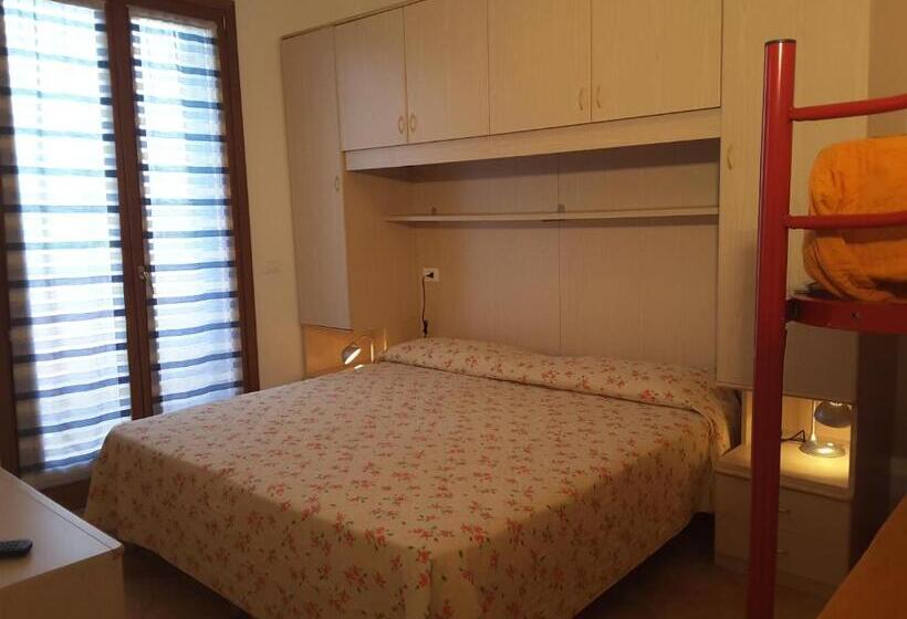 带1个卧室的高档别墅, Apartments Villaggio Dei Fiori Extra Luxury 4 Stars   Great Family Resort   Petz Friendly   With Hyp