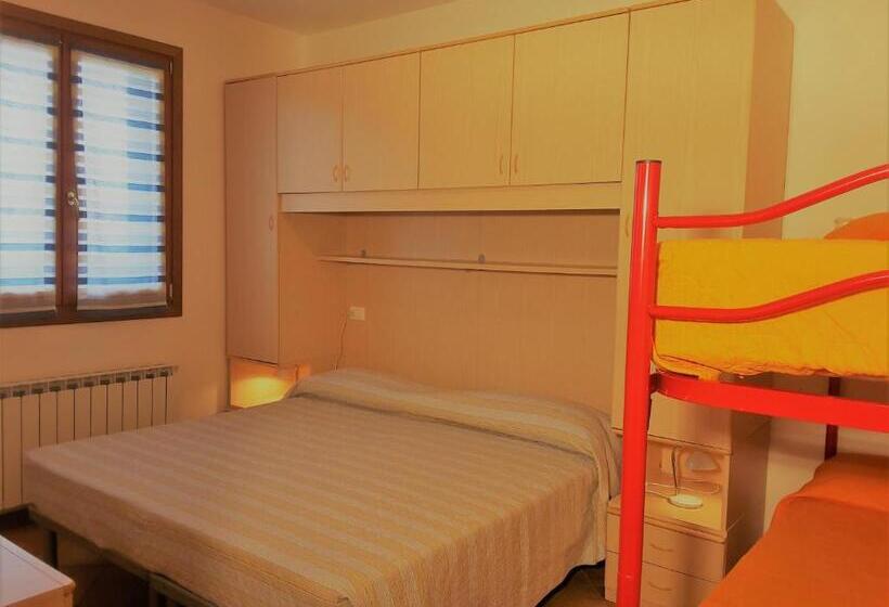 带1个卧室的高档别墅, Apartments Villaggio Dei Fiori Extra Luxury 4 Stars   Great Family Resort   Petz Friendly   With Hyp