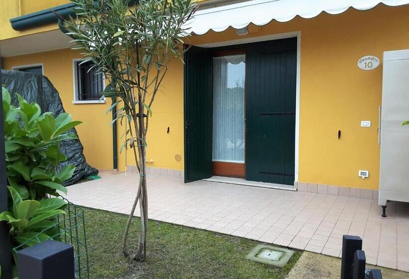带1个卧室的公寓, Apartments Villaggio Dei Fiori Extra Luxury 4 Stars   Great Family Resort   Petz Friendly   With Hyp