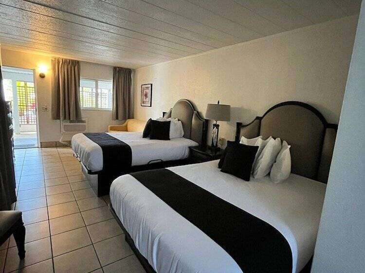 Бунгало Стандарт, Holiday Isles Resort