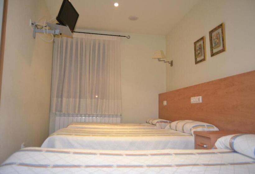 اتاق استاندارد سه نفره, Hostal Arévacos