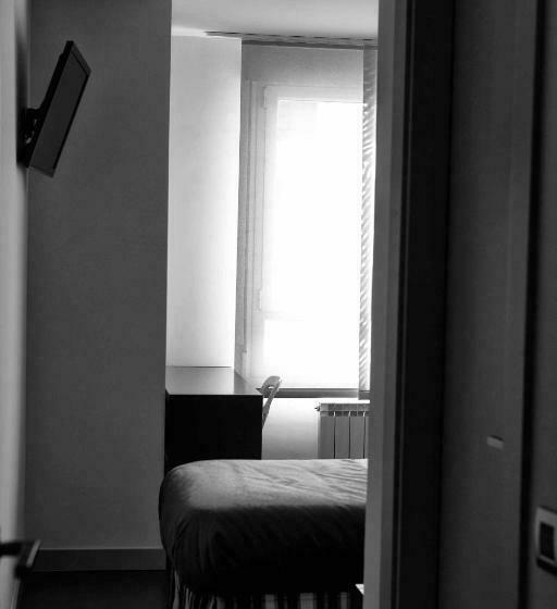 标准单人间, Hostal Averroes