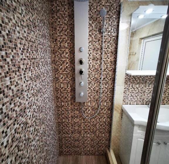 اتاق استاندارد سه نفره, Poiana Bucovat