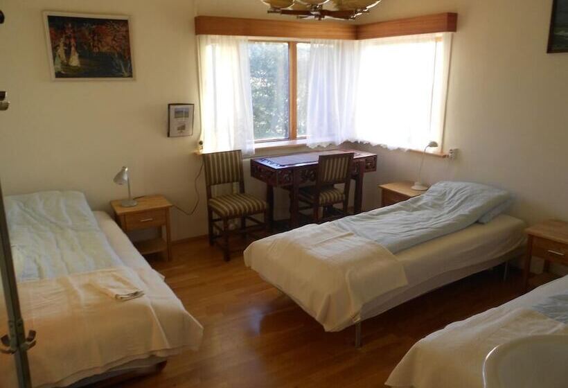 اتاق خانوادگی با سرویس بهداشتی مشترک, Nes Guesthouse