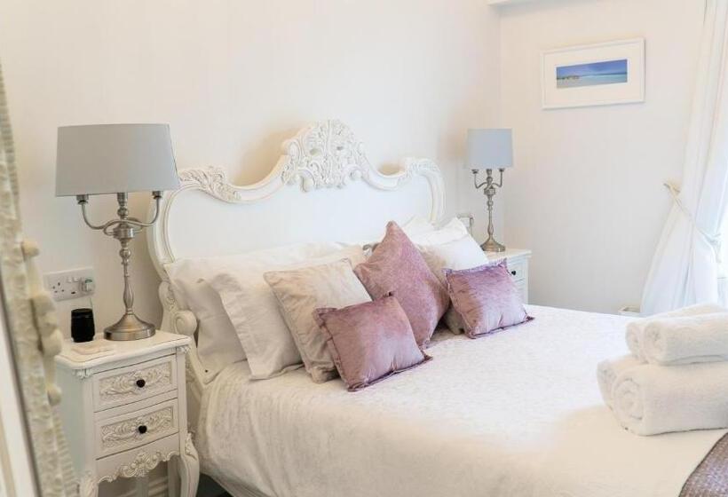 חדר דחוקס עם מיטת קינג, Trefoil Guest House