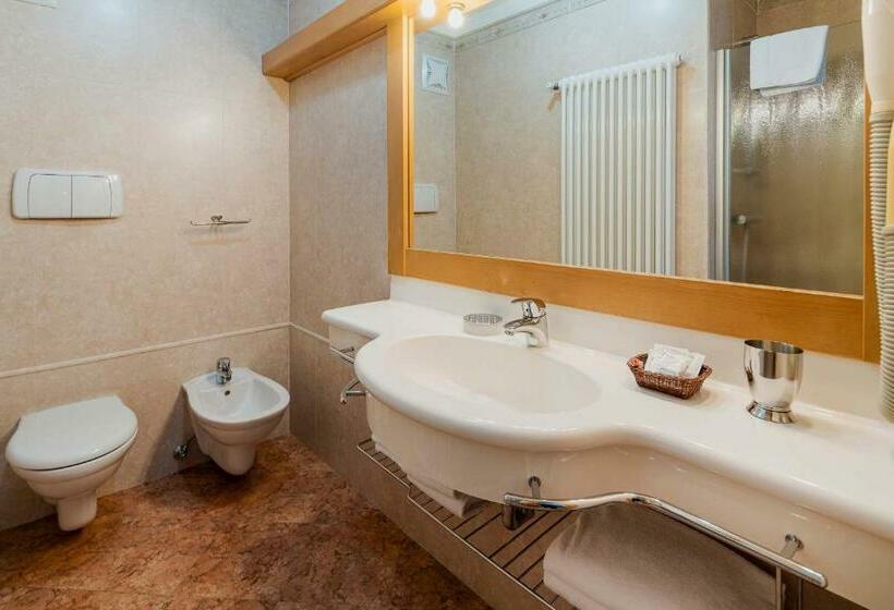 اتاق استاندارد با تخت بزرگ, Locanda Montana