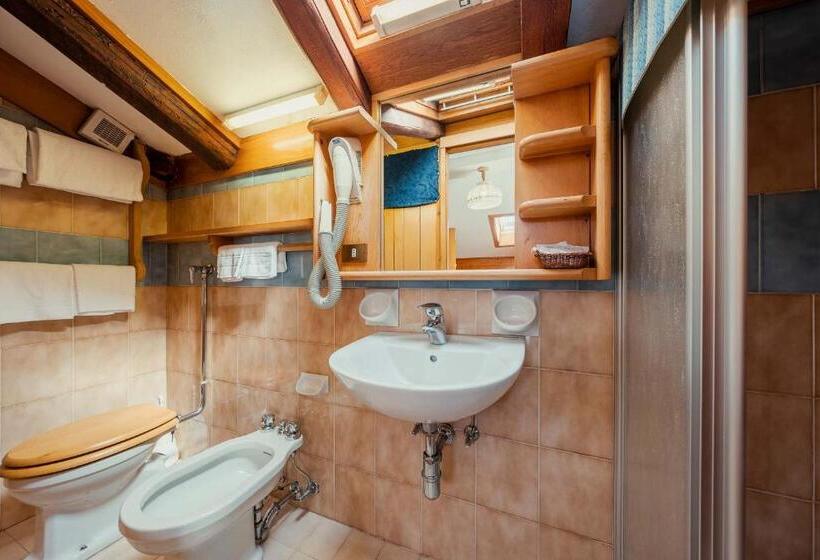 1 Bedroom Penthouse Apartment, Locanda Montana