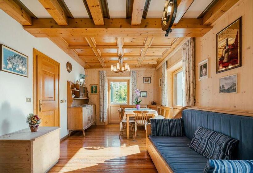 آپارتمان 1 خوابه با تراس, Locanda Montana