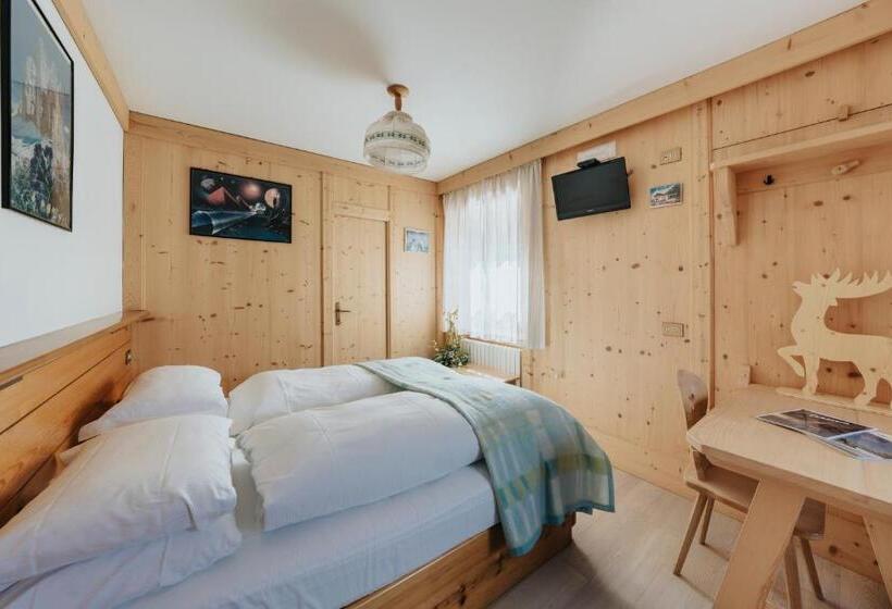اتاق لوکس با بالکن, Locanda Montana