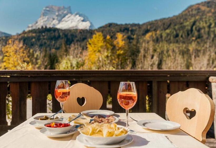 اتاق لوکس با بالکن, Locanda Montana