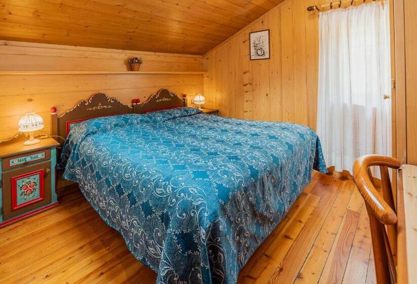 1 Bedroom Penthouse Apartment, Locanda Montana
