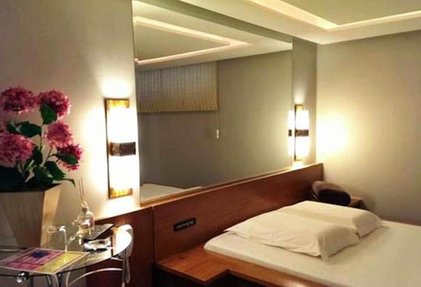 Люкс Мастер, Motel Cisne Blumenau