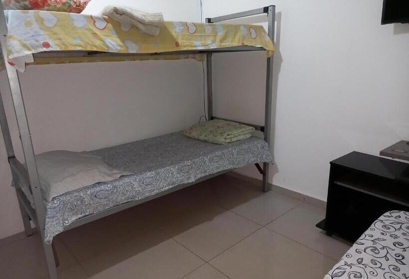 标准三人间共用浴室, Pousada Catarina
