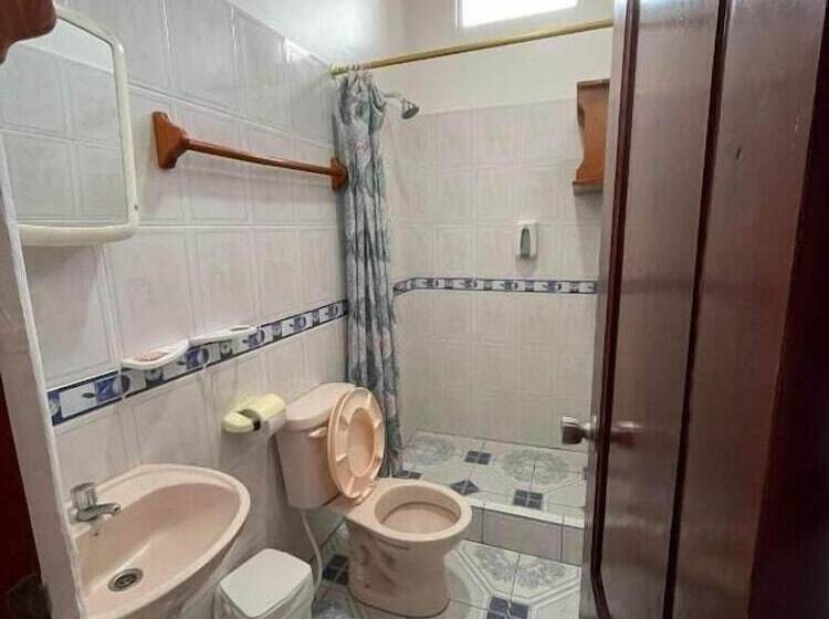 Chambre Triple Standard, Hostal Muro De Las Lagrimas With High Speed Internet Starlink