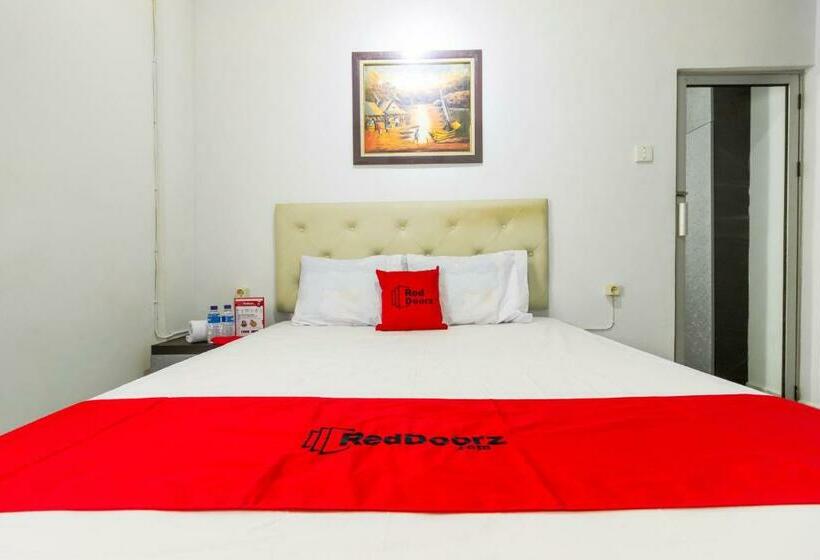 Номер Economy, Reddoorz Near Gajah Mada Plaza 2