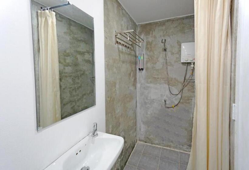 Quarto Estandar, Onederz Koh Rong Sanloem