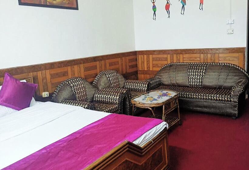 Номер Deluxe, Goroomgo Tribhuwan Ranikhet