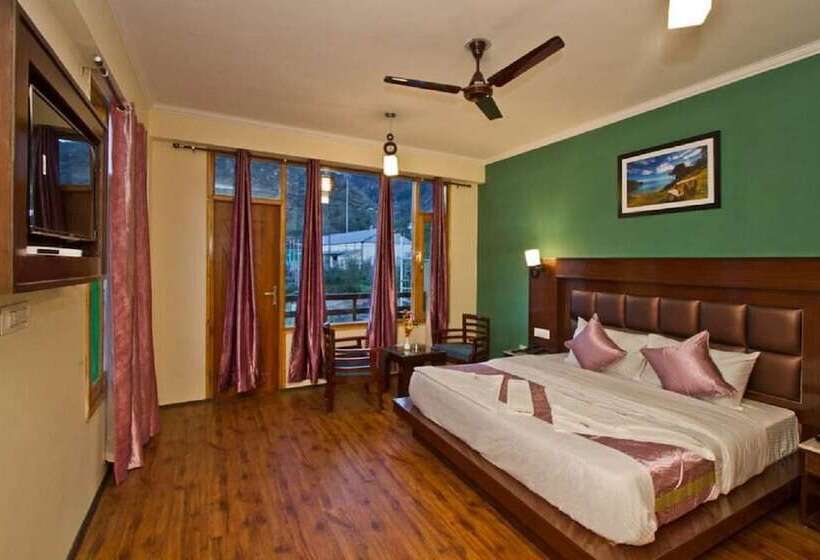 Номер Deluxe, Goroomgo Tribhuwan Ranikhet