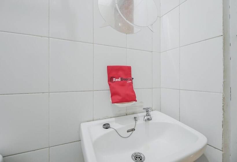 Номер Стандарт, Reddoorz Plus @ Hertasning Area