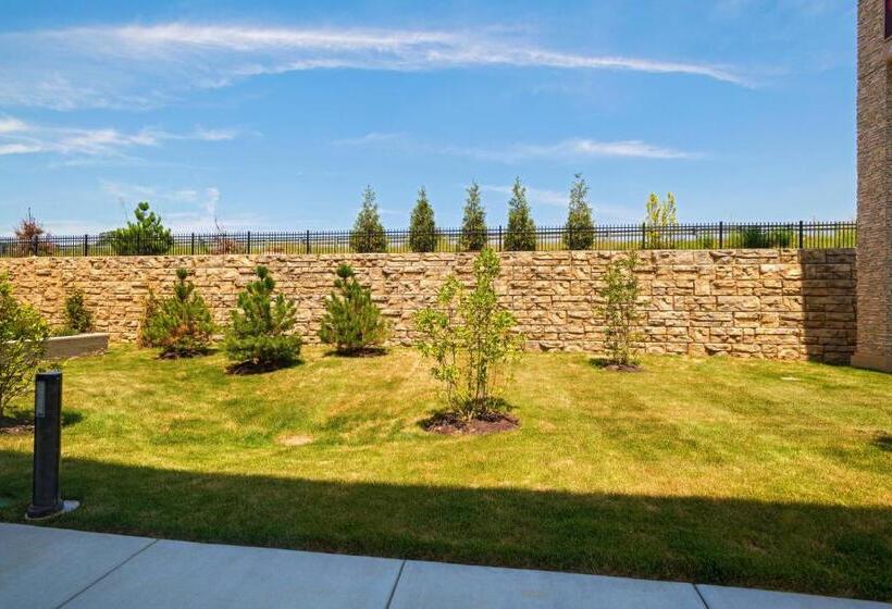 Люкс Кровать Кинг, Courtyard St. Louis Brentwood