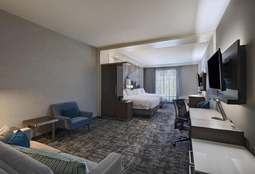 Люкс, Courtyard St. Louis Brentwood