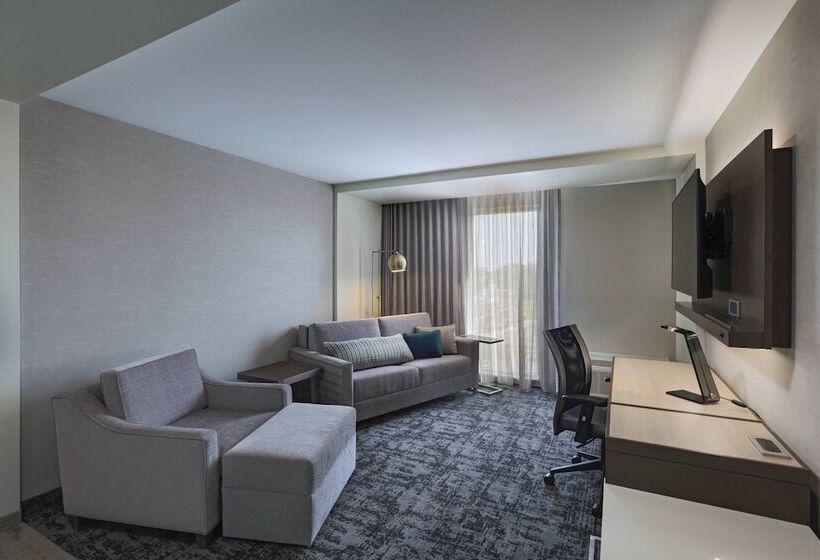 Люкс, Courtyard St. Louis Brentwood