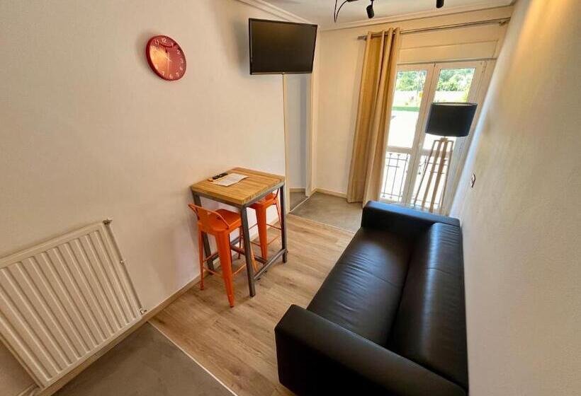 스위트, Lotila Flats Hostal Rio Caudal