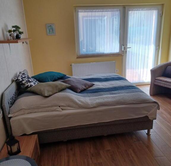 Номер Deluxe Кровать Кинг, Tulipán Apartmanház