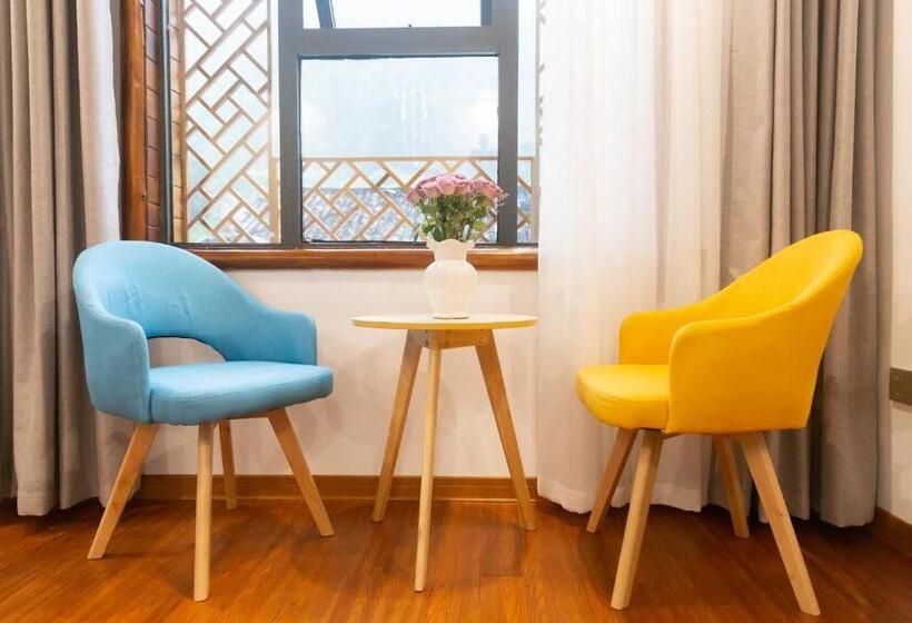 شقة غرفتين, Easy House