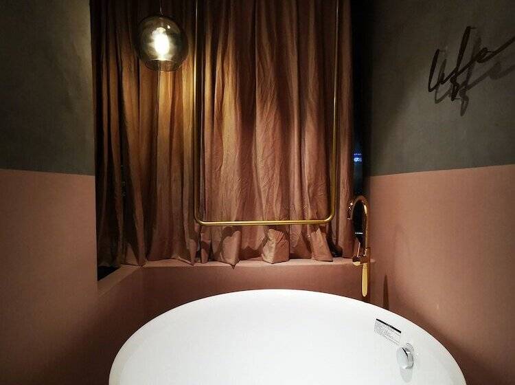 Номер Superior, Black Gold Factory Boutique Design