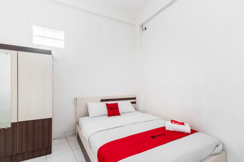Номер Deluxe, Reddoorz Syariah @ Wisma Arya 2