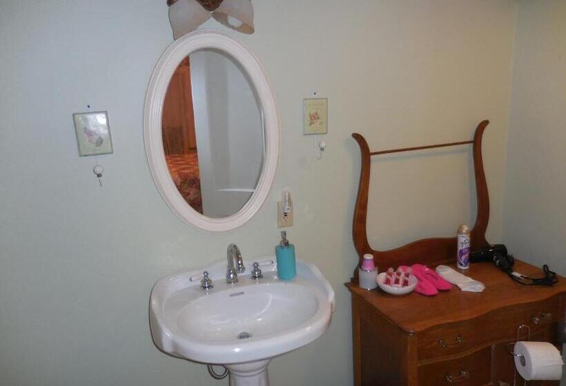 Номер Deluxe, Newhouse Family Inn