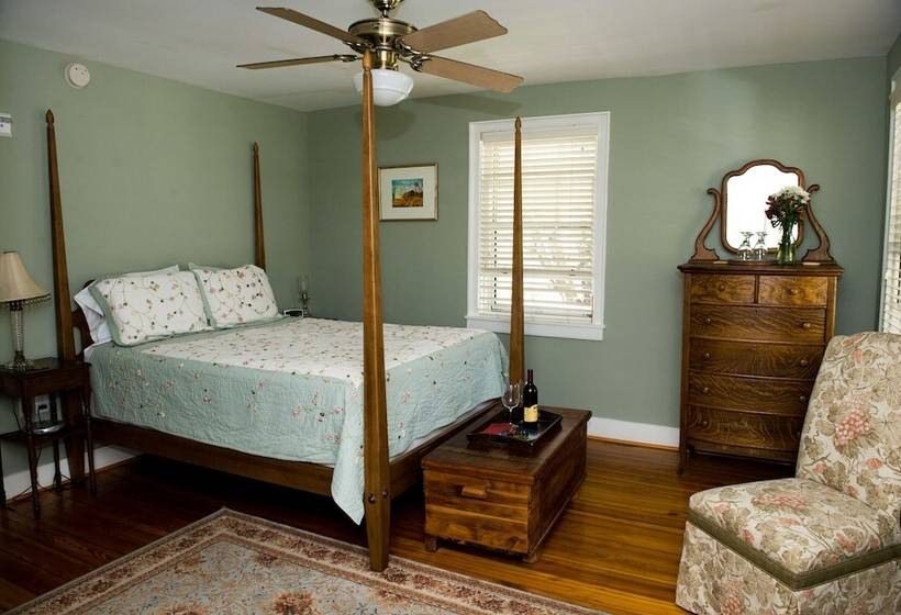 Номер Deluxe с Балконом, Hopkins Ordinary Bed, Breakfast And Ale Works