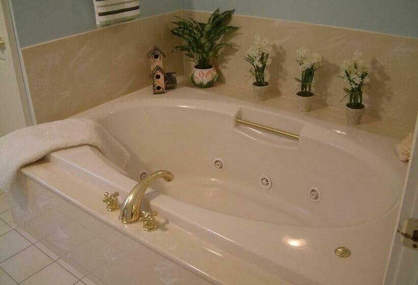 Люкс, Truman Gillet House B & B