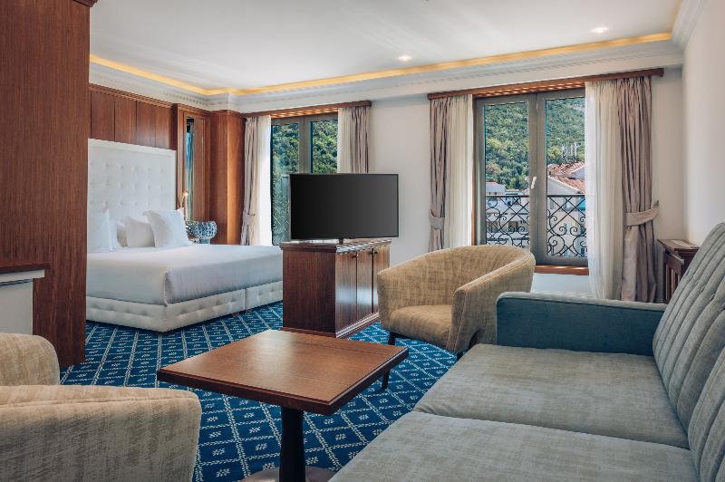 سوییت جونیور, Iberostar Waves Slavija